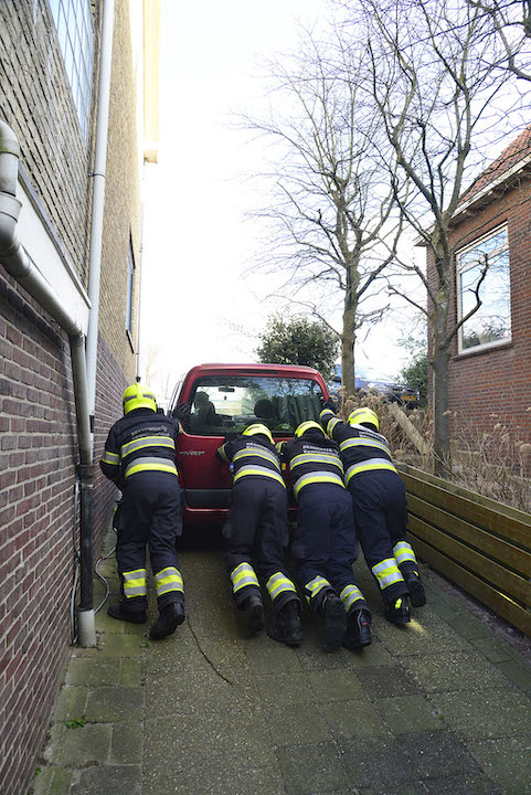 2022/61/20220219-10u16 GB 002 Stormschade Akerdijk.jpg